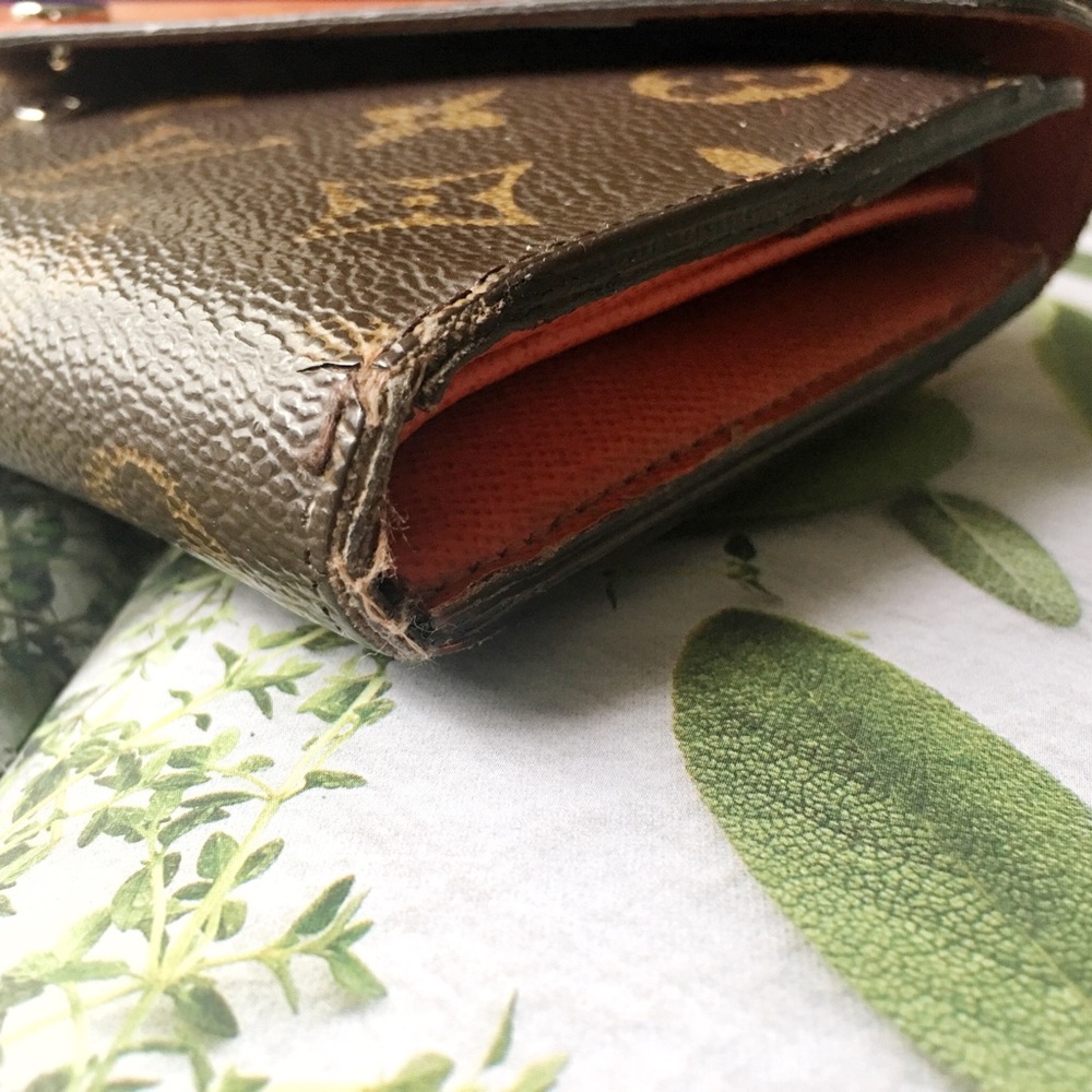 🌸SOLD🌸 Part III: LV Monogram Epi Wallet - Picture 7 of 8